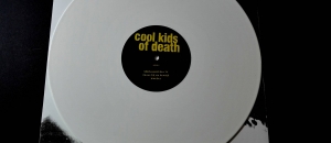 biała płyta winylowa cool kids of death